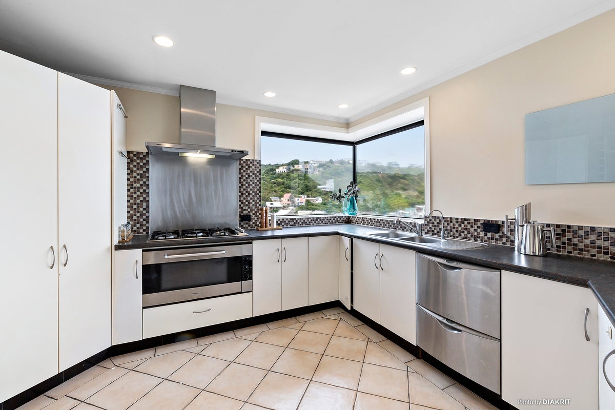 64 Owhiro Bay Parade, Owhiro Bay, Wellington - Carousel 2