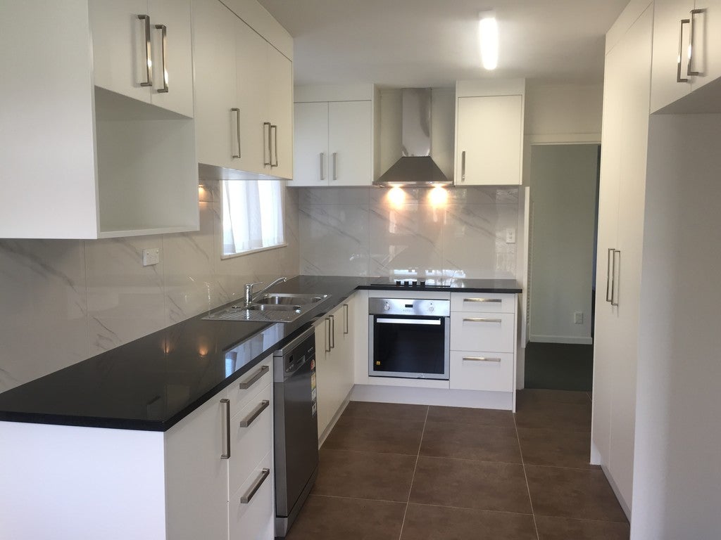 32 Kokiri Street, Te Atatu South, Auckland - Carousel 1