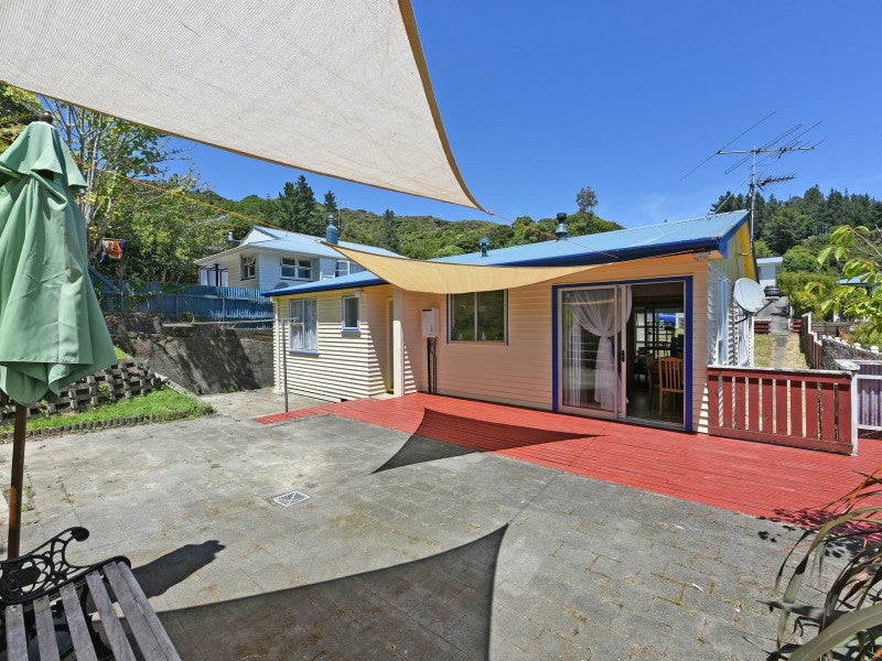 13 James Grove, Stokes Valley, Lower Hutt - Carousel 2