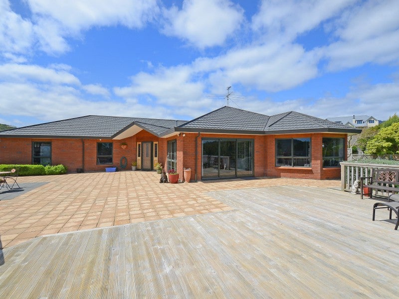 39 Clearwater Terrace, Brown Owl, Upper Hutt - Carousel 2