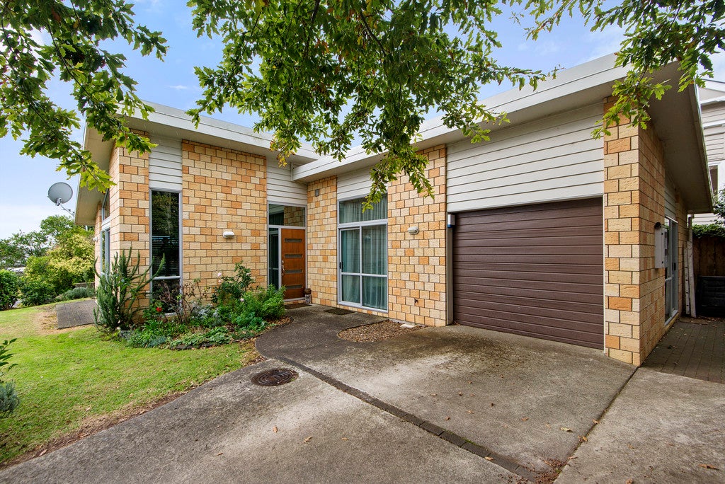 4A Barberton Terrace, Red Hill, Papakura - Carousel 2