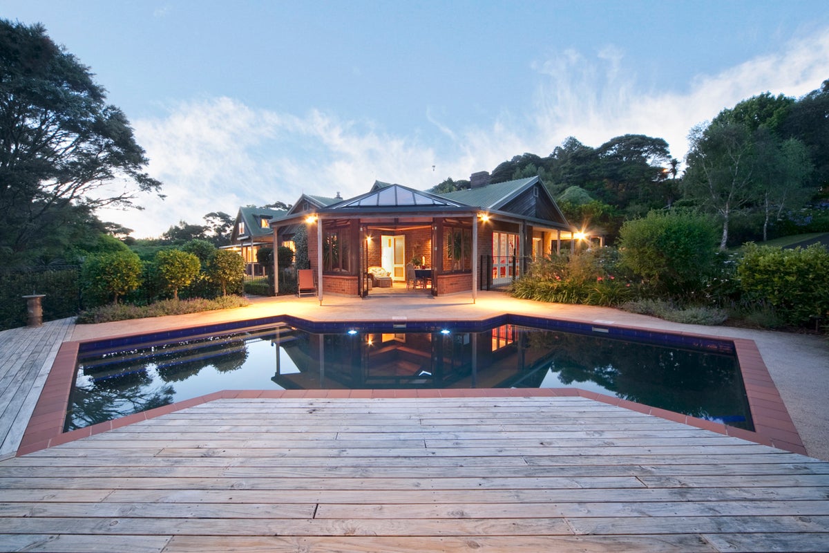 7 Kellys Road, Oratia, Auckland - Carousel 1