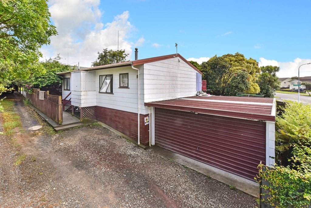 1/16 Maplesden Drive, Clendon Park, Auckland - Carousel 1