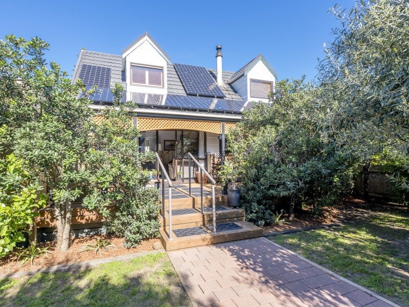3 Oratia Street, Waikanae Beach, Waikanae - Carousel 1