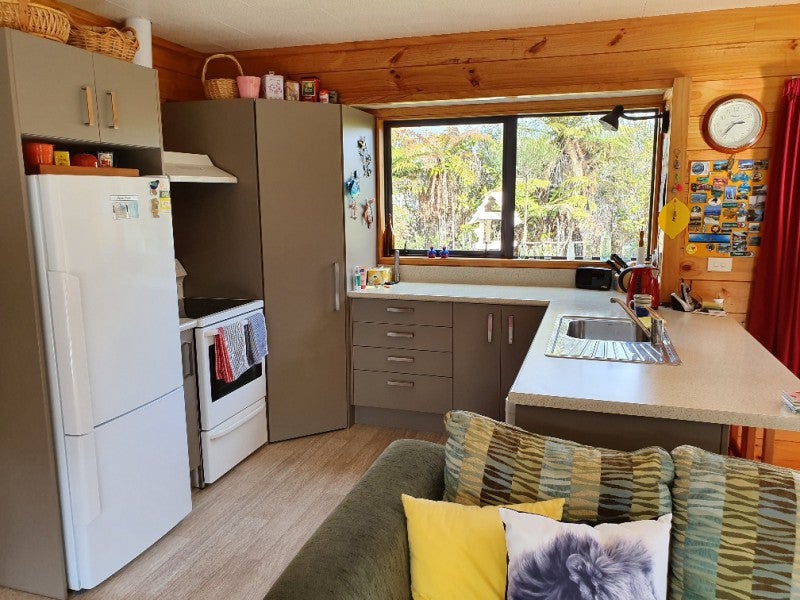 34 Oxford Street, Taylorville, Greymouth - Carousel 2