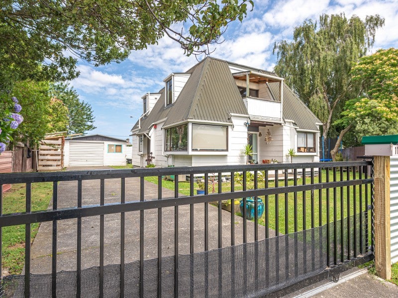 11 Cypress Place, Aramoho, Whanganui - Carousel 1