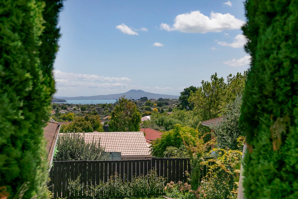 2/6 Tromie Place, Highland Park, Auckland - Carousel 2
