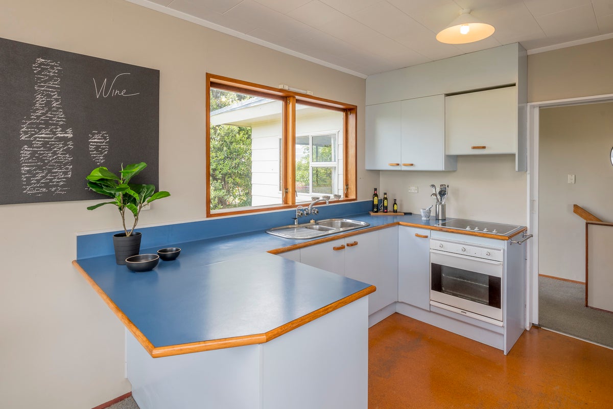 20 Hughes Street, Waikanae Beach, Waikanae - Carousel 2
