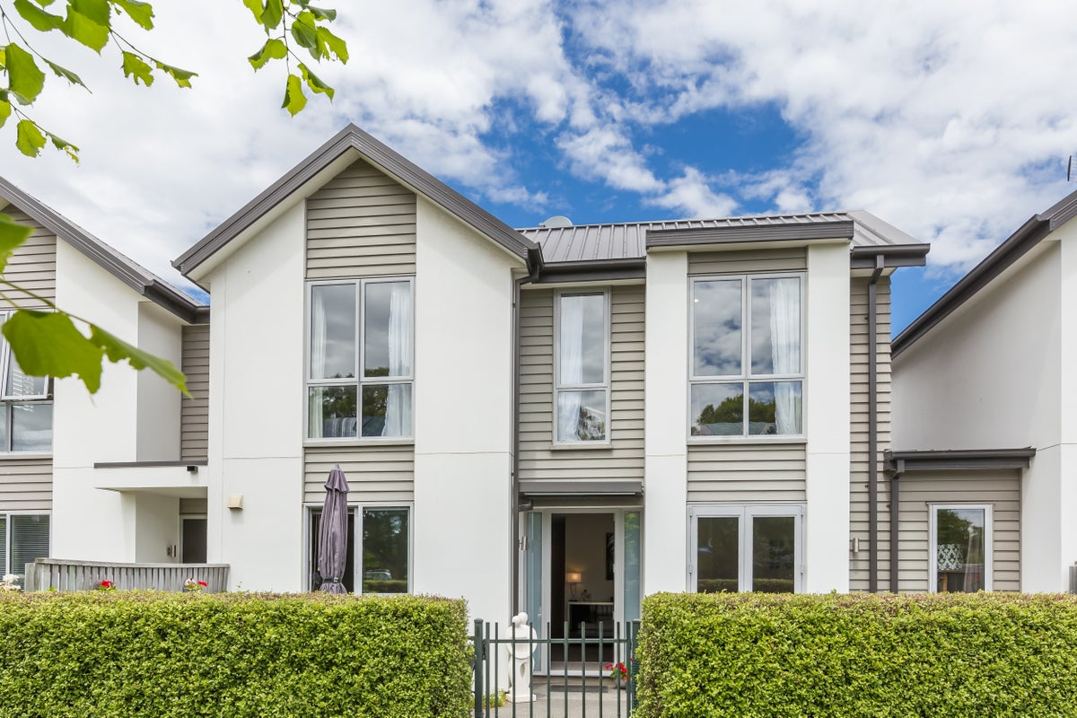 8 Yew Tree Lane, Hillmorton, Christchurch - Carousel 1