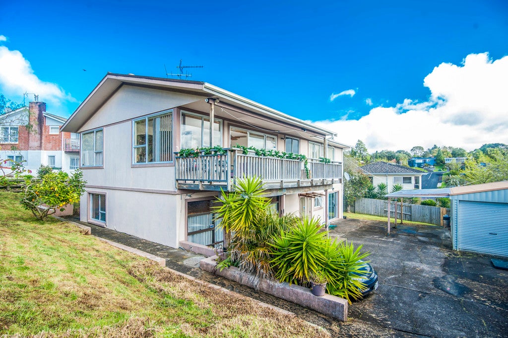 36 Barron Drive, Green Bay, Auckland - Carousel 1