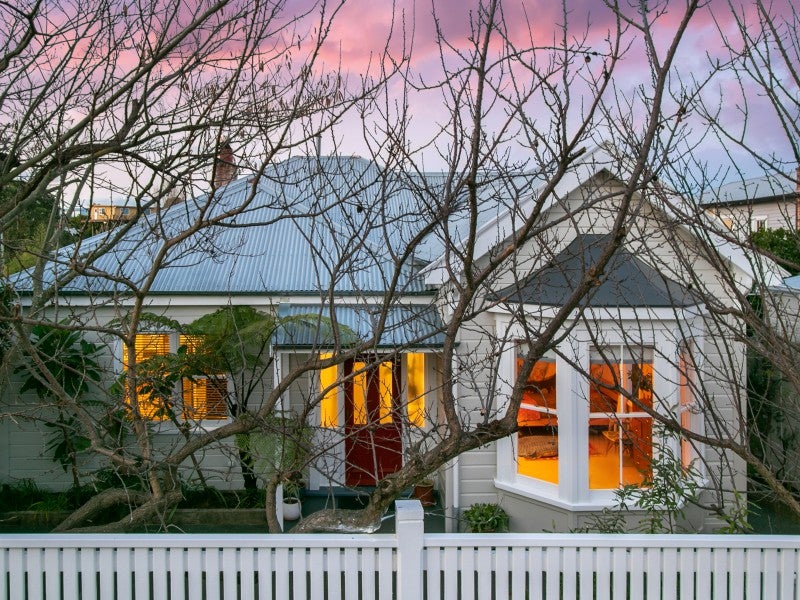 13 Colenso Avenue, Hospital Hill, Napier - Carousel 23