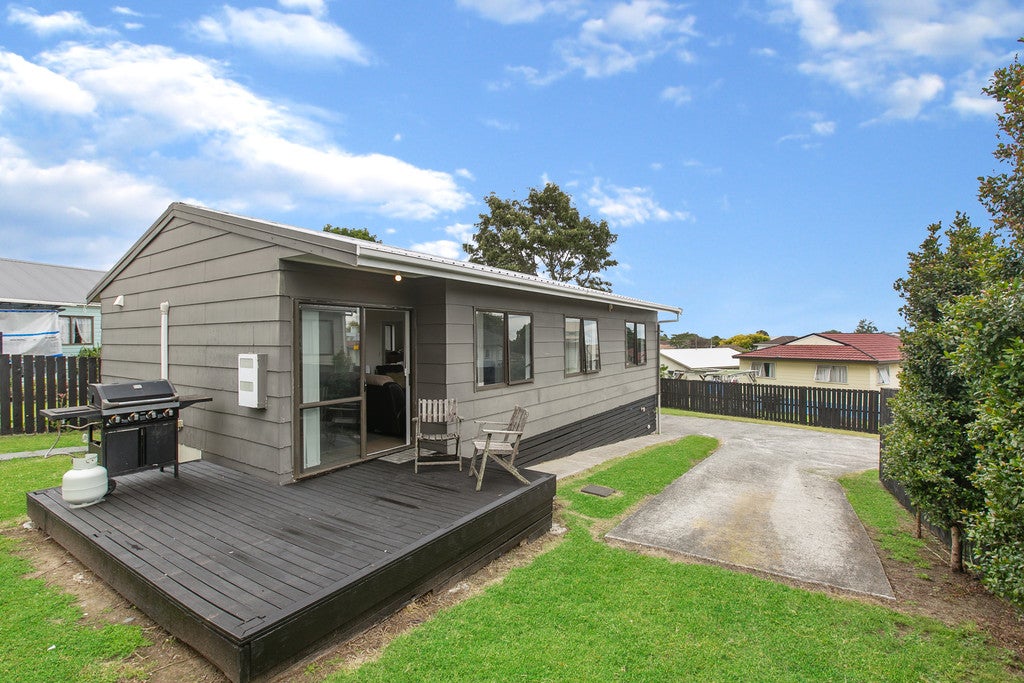 2/53 Maplesden Drive, Clendon Park, Auckland - Carousel 1