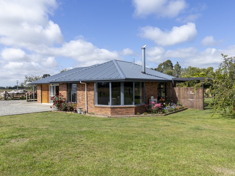 7 Hawke Road, Orari - Carousel 1