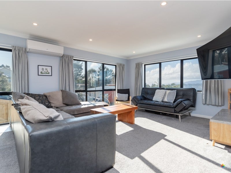 4B Lindis Lane, Kelson, Lower Hutt - Carousel 2