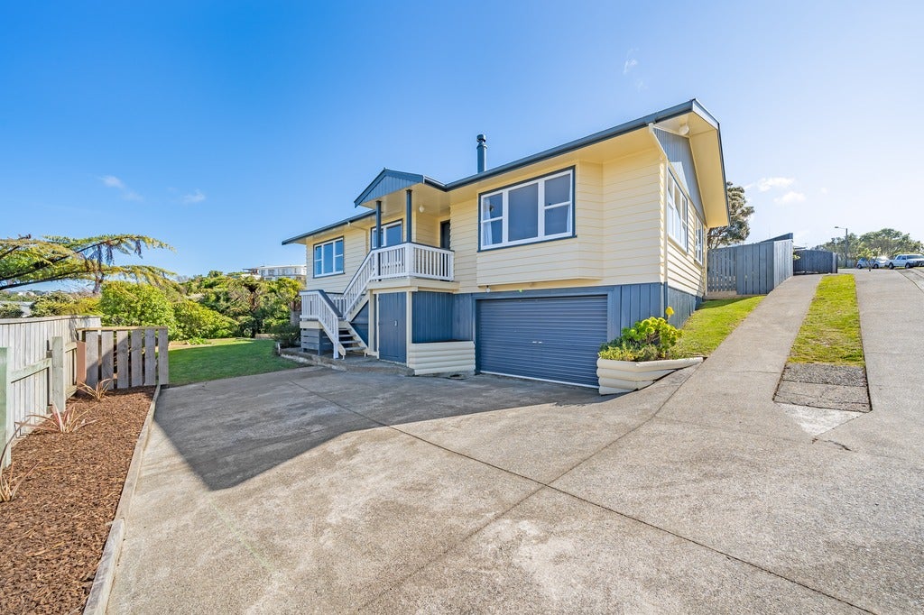 16 Eastview Grove, Normandale, Lower Hutt - Carousel 1