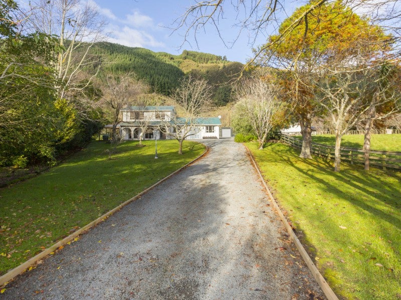 317 Whitemans Valley Road, Whitemans Valley, Upper Hutt - Carousel 1