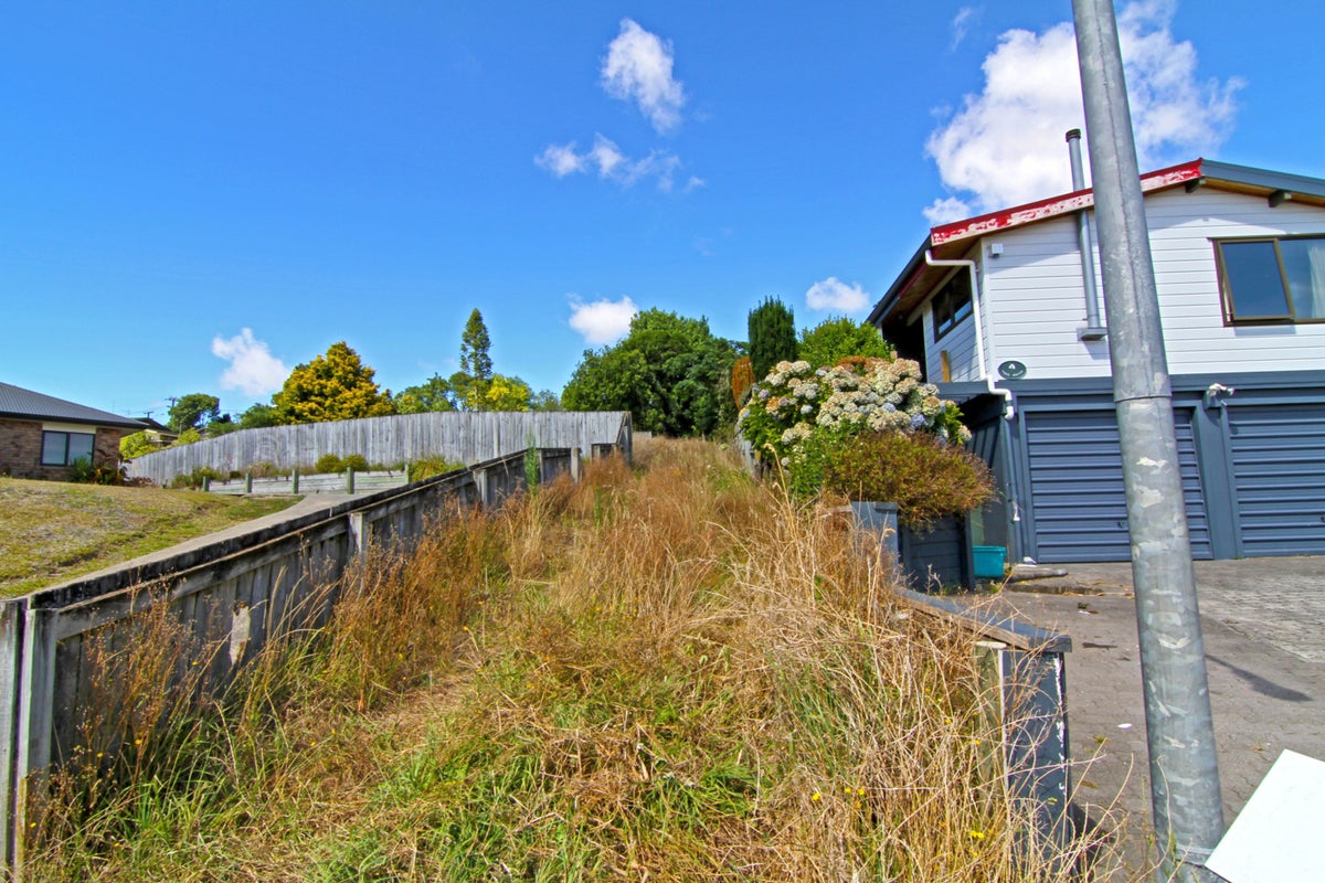 33 Velma Crescent, Nawton, Hamilton - Carousel 2