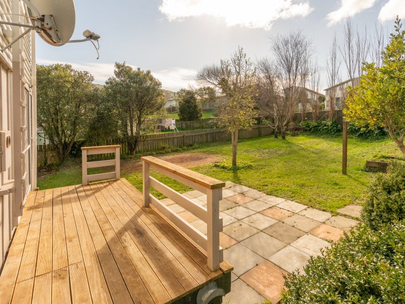 22 Anthony Street, Tawa, Wellington - Carousel 2