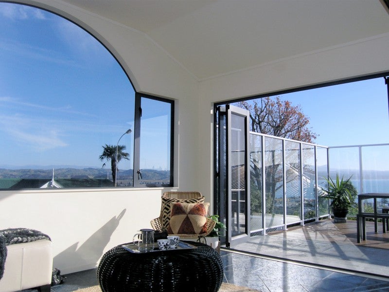115B Chaucer Road North, Hospital Hill, Napier - Carousel 1
