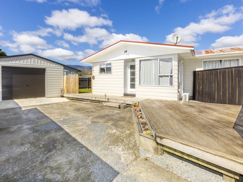 2/50 Hartford Crescent, Totara Park, Upper Hutt - Carousel 1