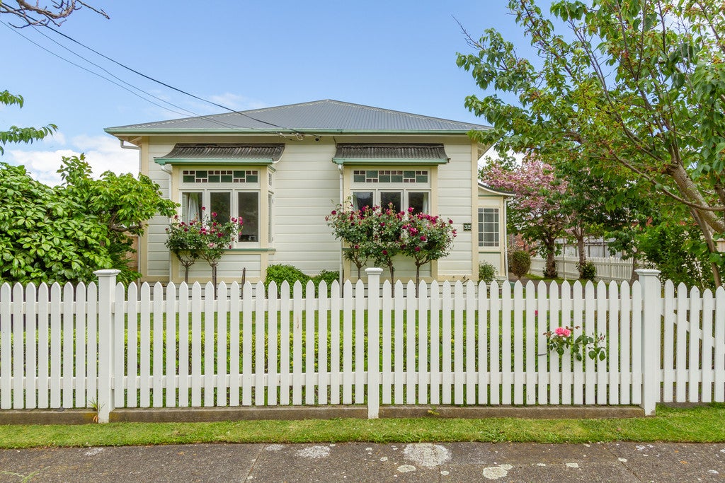 32 Richmond Grove, Woburn, Lower Hutt - Carousel 1