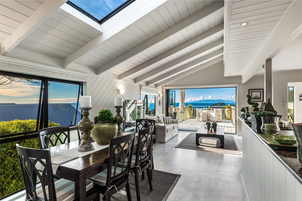 46 Queens Drive, Oneroa, Waiheke Island - Carousel 1