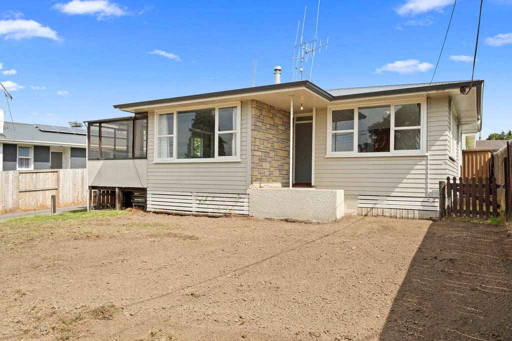 12 Alverstoke Road, Parkvale, Tauranga - Carousel 1