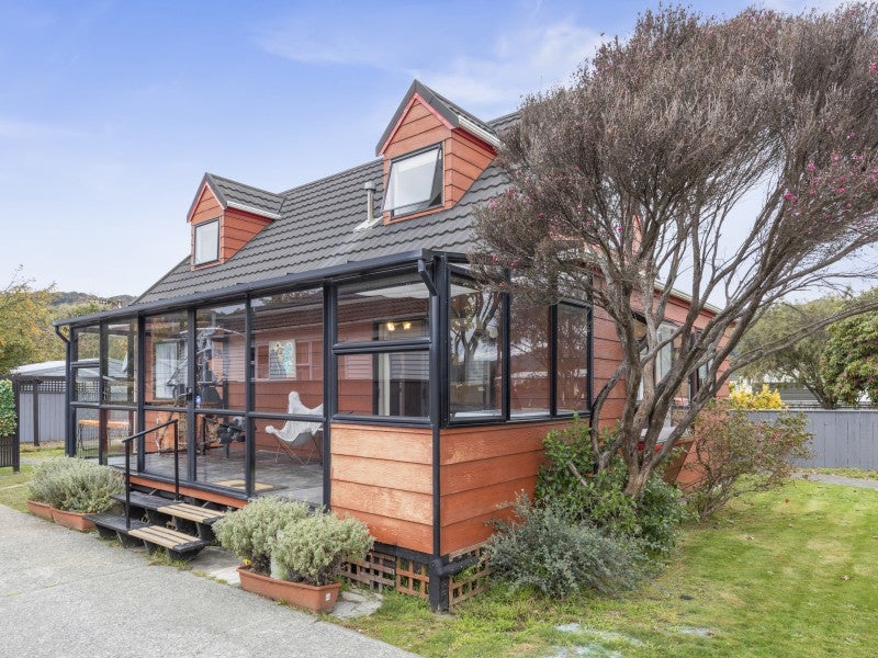 37A Bledisloe Crescent, Wainuiomata, Lower Hutt - Carousel 1