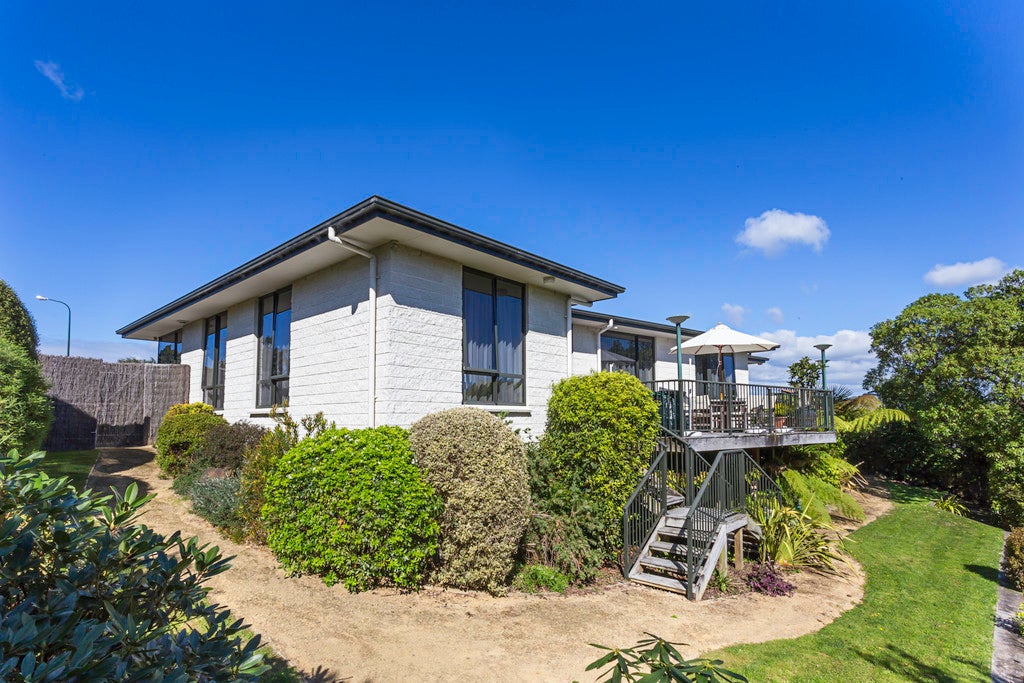 4 Kea Place, Fitzherbert, Palmerston North - Carousel 1
