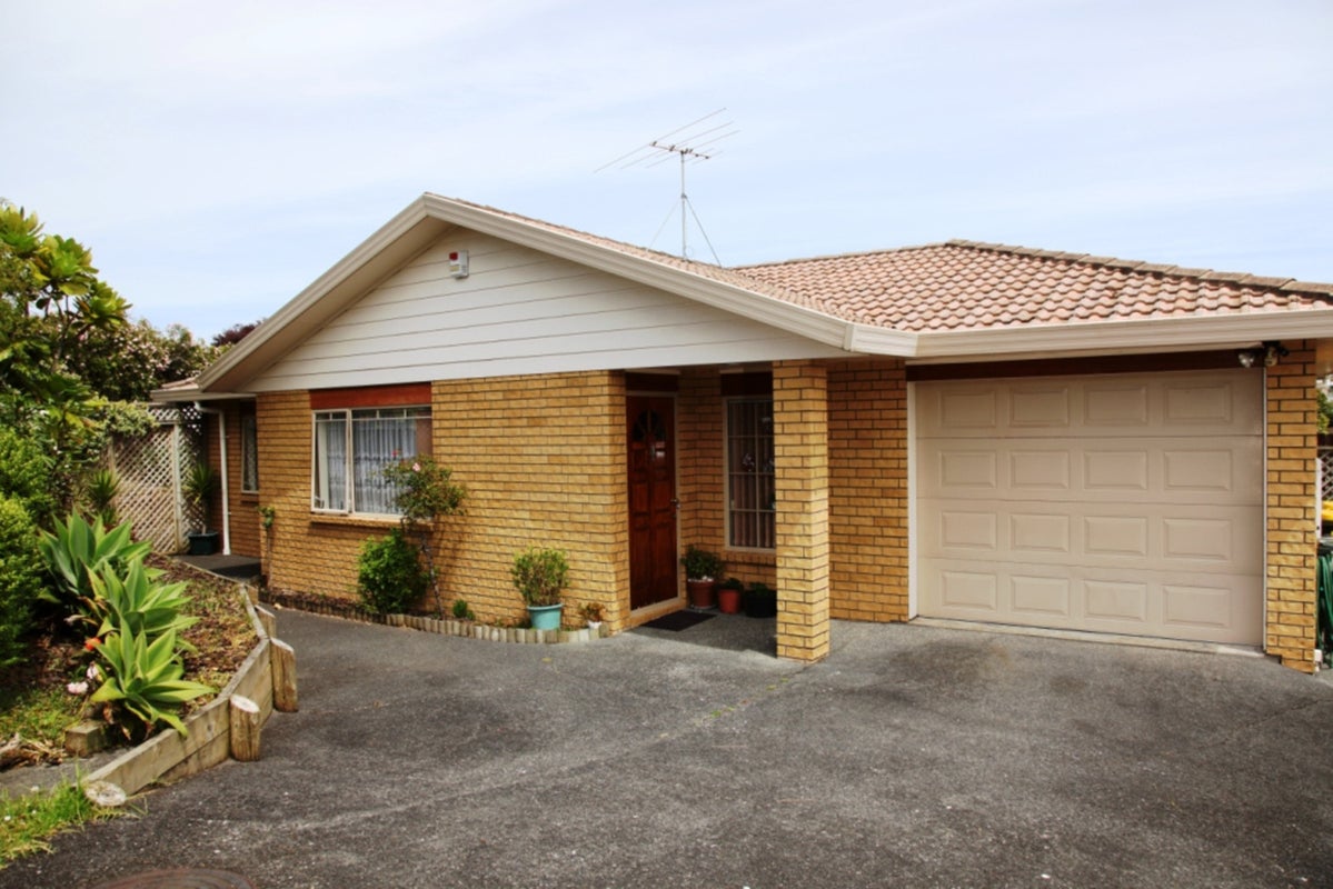 7 Marbella Drive, Massey, Auckland - Carousel 1