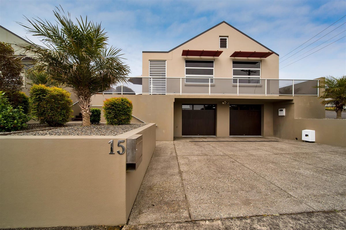 15 Mangorei Road, Strandon, New Plymouth - Carousel 1