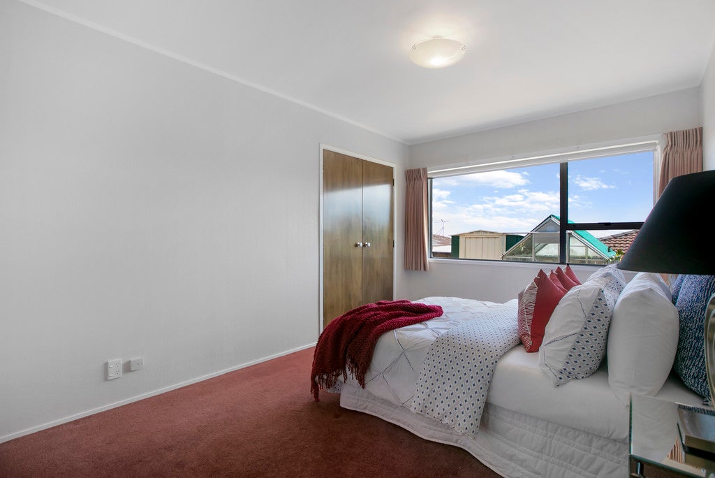 2/6 Tromie Place, Highland Park, Auckland - Carousel 26
