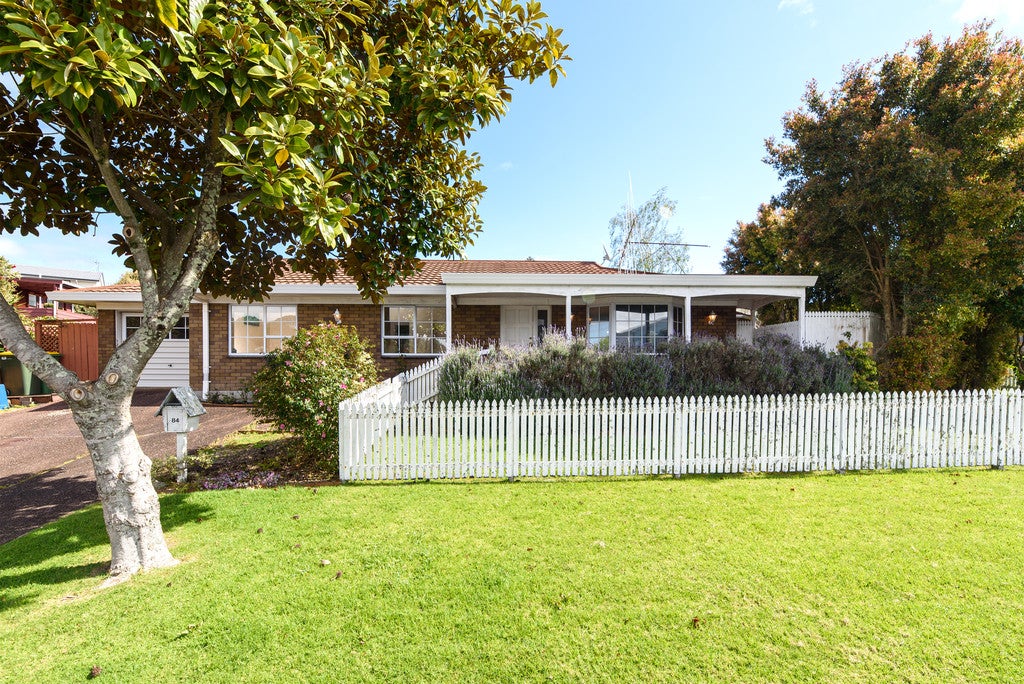 84 Granville Drive, Massey, Auckland - Carousel 1