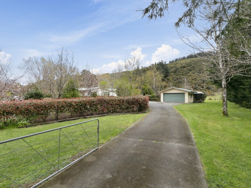 393 Moores Valley Road, Wainuiomata, Lower Hutt - Carousel 20