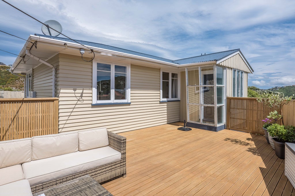 42 Dominion Park Street, Johnsonville, Wellington - Carousel 1