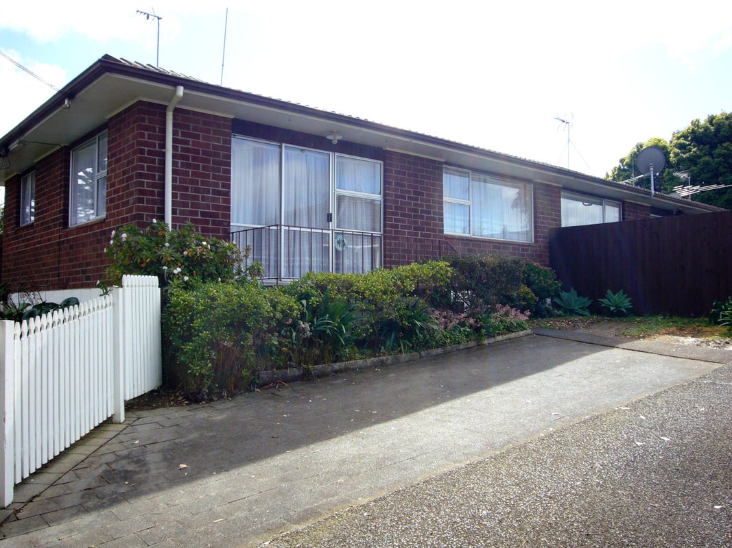 1/126 Triangle Road, Massey, Auckland - Carousel 1