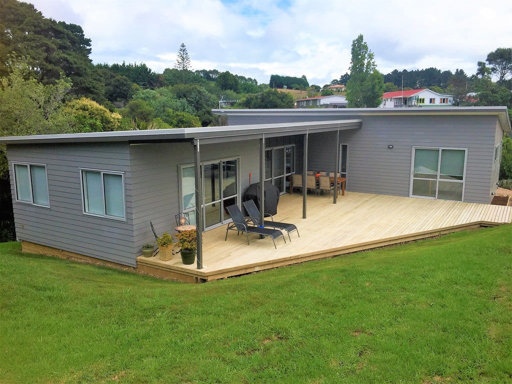 5 Hartley Avenue, Onetangi, Waiheke Island - Carousel 1