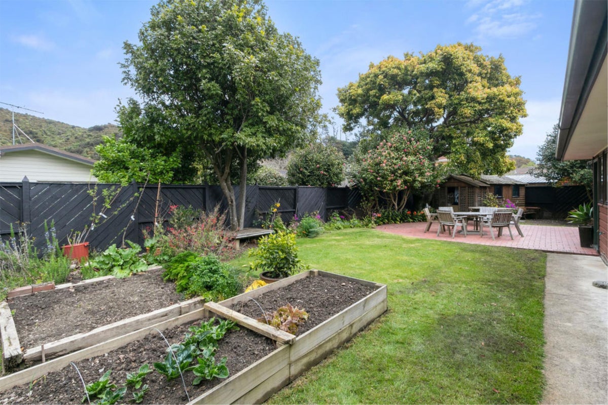 29 McEnroe Grove, Naenae, Lower Hutt - Carousel 18