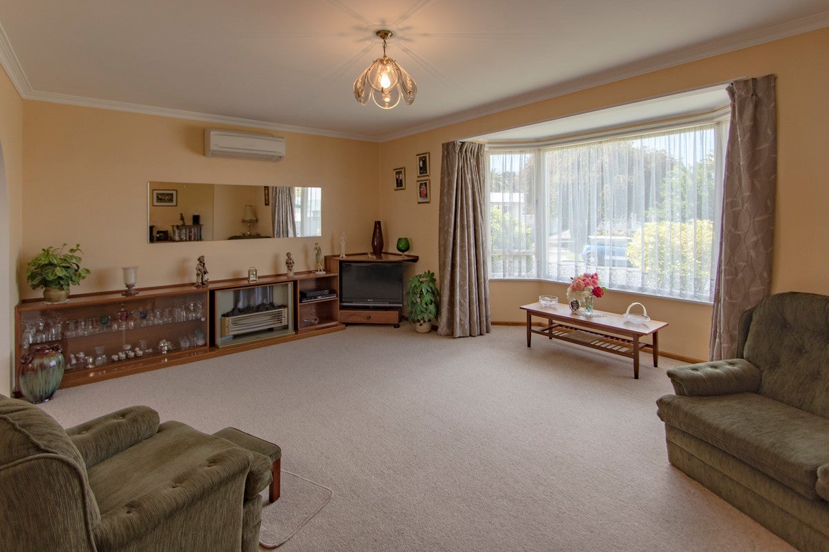 42 Exeter Crescent, Pirimai, Napier - Carousel 2
