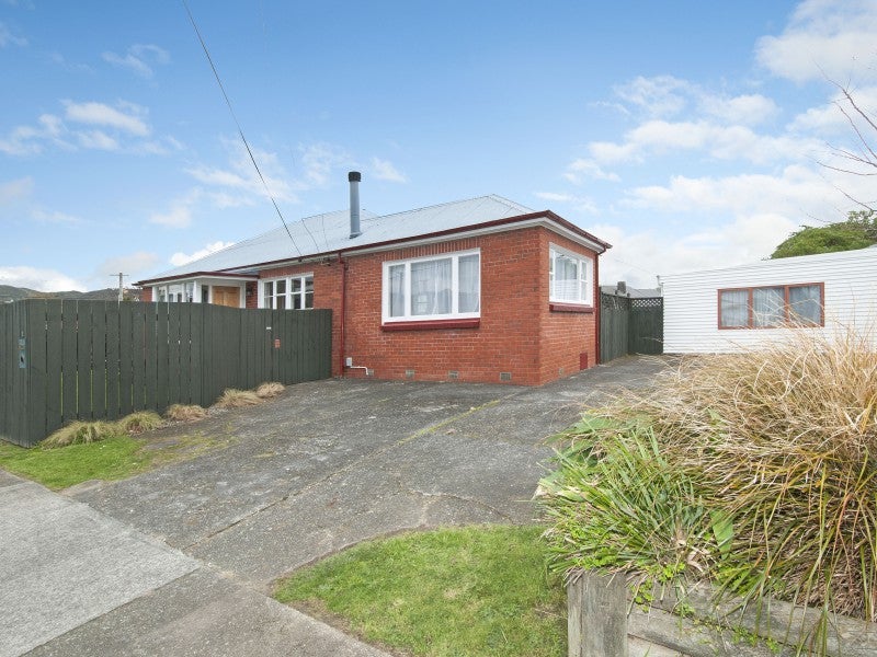 1 Avery Grove, Boulcott, Lower Hutt - Carousel 1