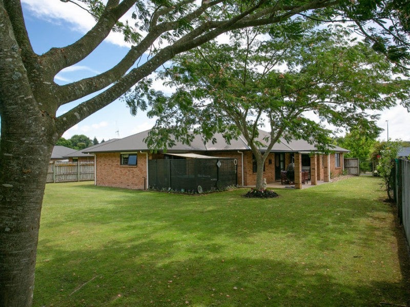 14 Grace Avenue, Leamington, Cambridge - Carousel 2