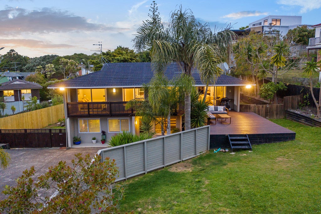 3 Advene Road, Cockle Bay, Auckland - Carousel 1