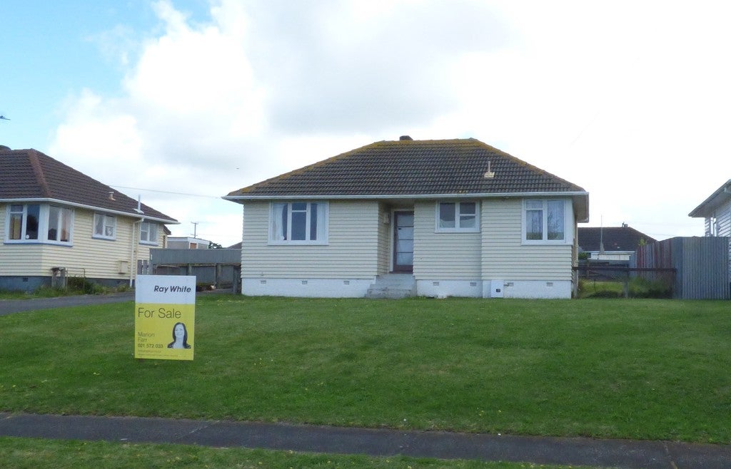 65 Matipo Street, Castlecliff, Whanganui - Carousel 1