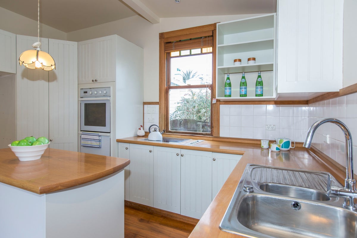 77 Victoria Street, Alicetown, Lower Hutt - Carousel 2