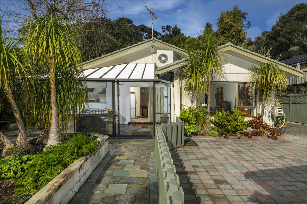 17 Opanuku Road, Henderson Valley, Auckland - Carousel 1