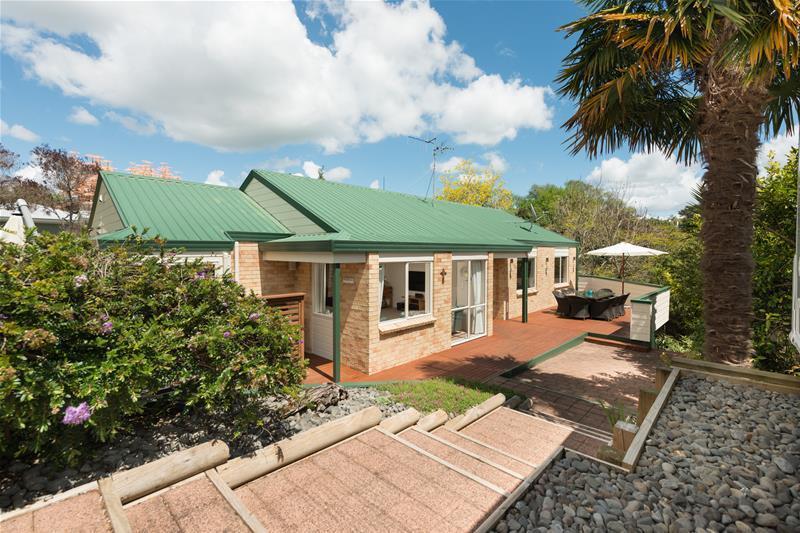 21 Little John Drive, Bellevue, Tauranga - Carousel 1