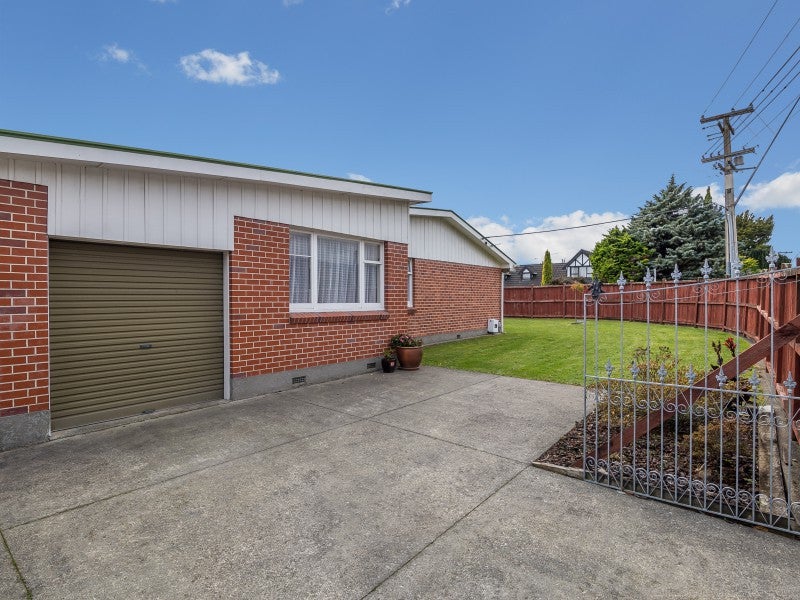 1 Kashmir Avenue, Clouston Park, Upper Hutt - Carousel 1