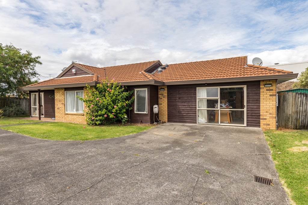 16 Tullis Place, Burswood, Auckland - Carousel 1