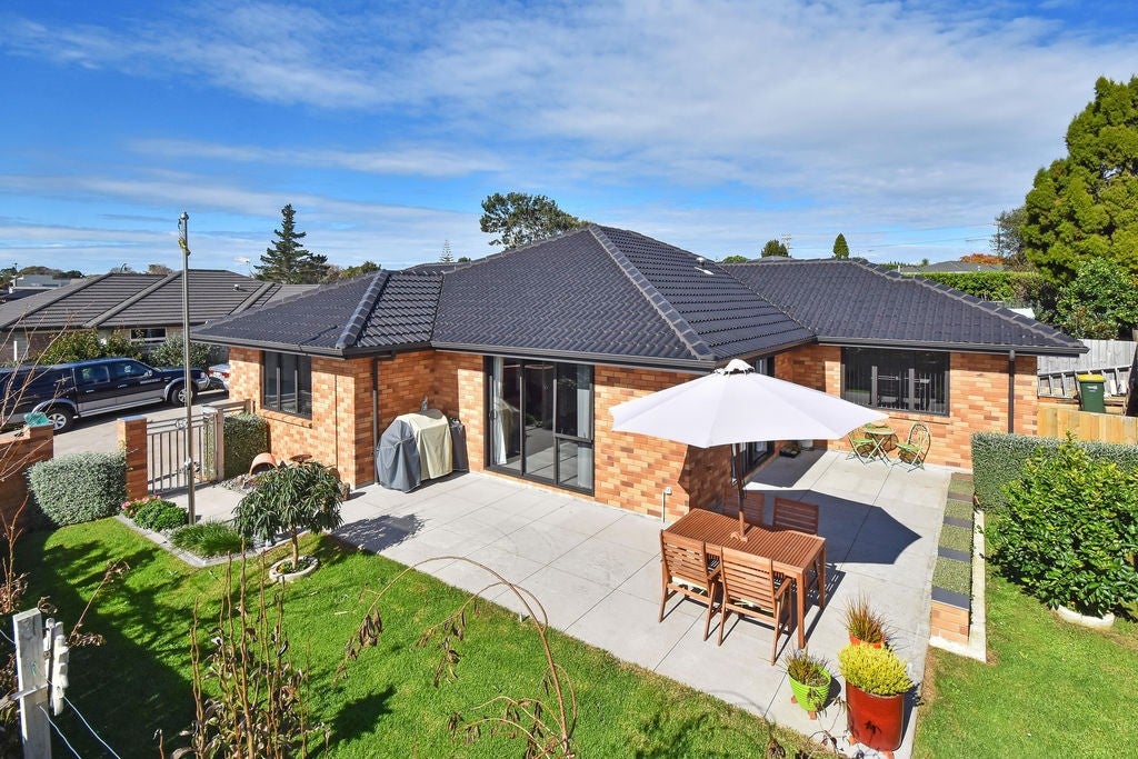 11 Fletcher Lane, Patumahoe, Pukekohe - Carousel 1