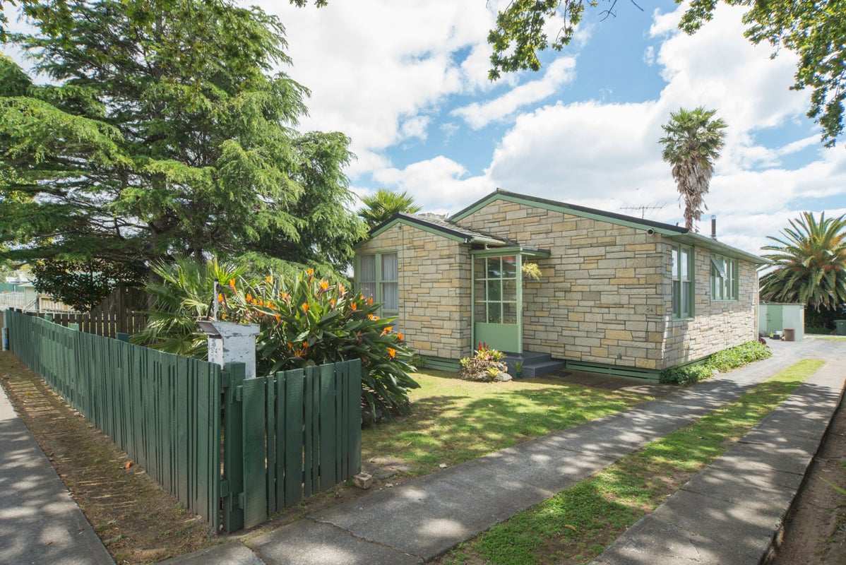 54 Point England Road, Point England, Auckland - Carousel 2